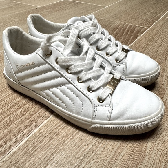 Guess white leather sneakers size 6.5- lightly worn - Picture 1 of 5